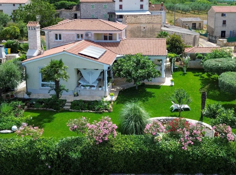 3-Schlafzimmer-Villa 265 m² Poreč, Kroatien