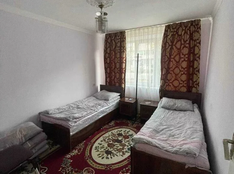 Kvartira 4 xonalar 83 m² Samarqandda