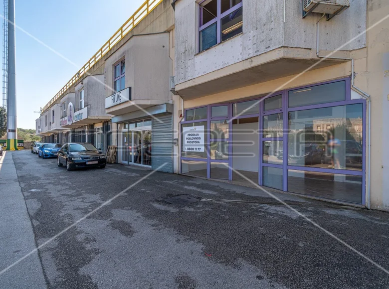 Commercial property 87 m² in Grad Pula, Croatia