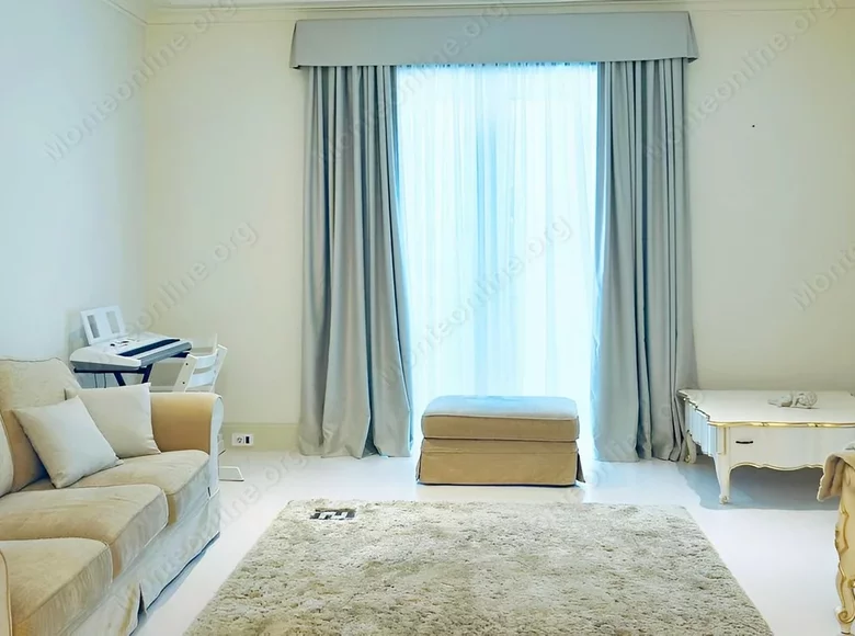 2 bedroom apartment 142 m² Tivat, Montenegro