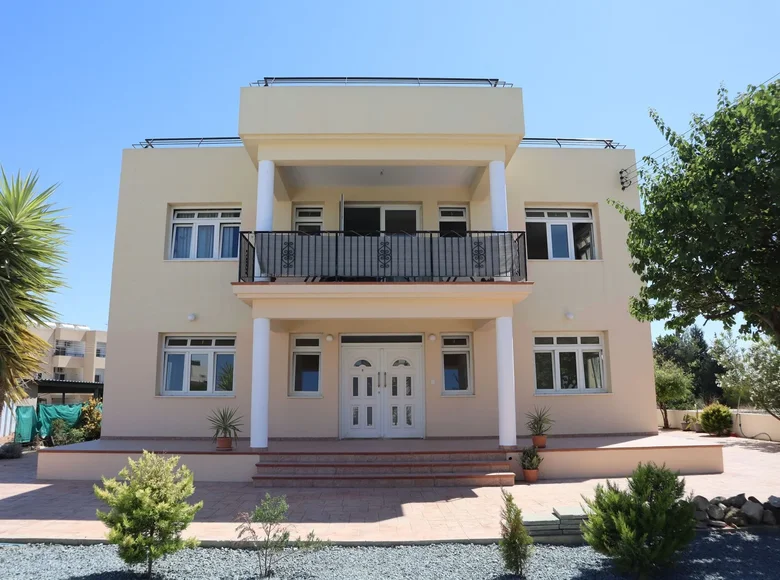 Дом 7 спален  Oroklini, Кипр