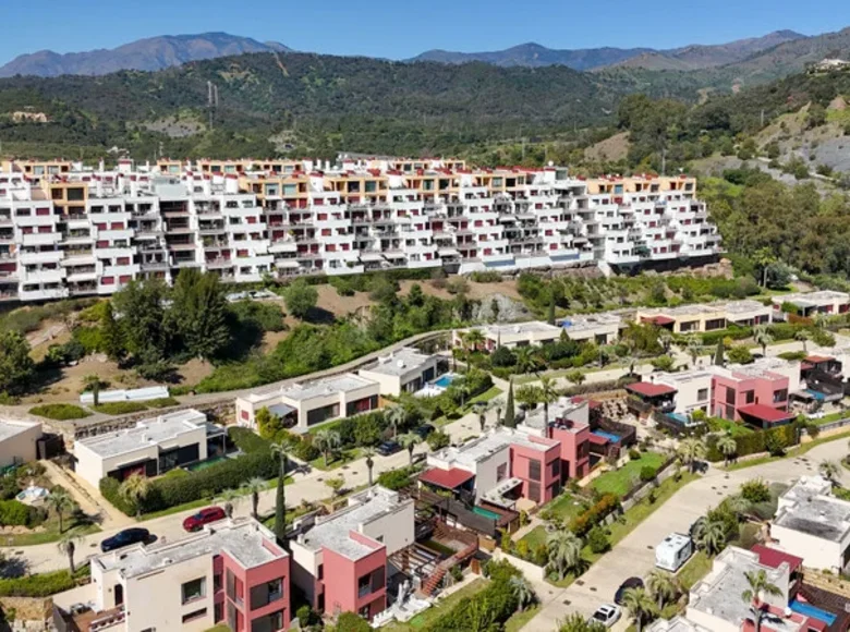 Дуплекс 3 комнаты  Benahavis, Испания