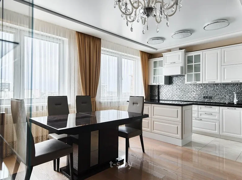 Mieszkanie 3 pokoi 85 m² Mińsk, Białoruś