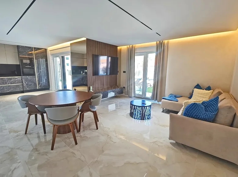 Mieszkanie 2 pokoi 70 m² Radici, Chorwacja