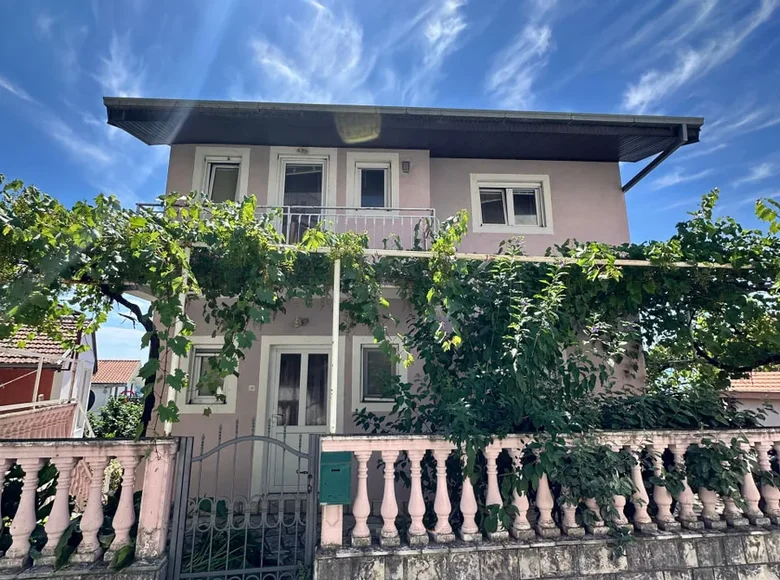 4 bedroom house 180 m² Tivat, Montenegro