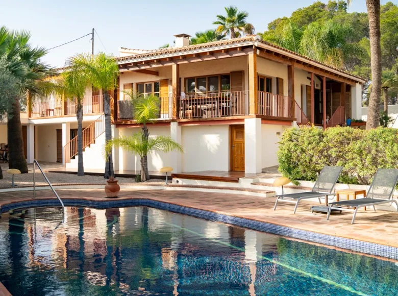 Villa de tres dormitorios 243 m² Alfaz del Pi, España