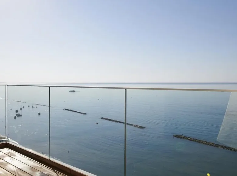 Mieszkanie 3 pokoi 183 m² Limassol, Cypr