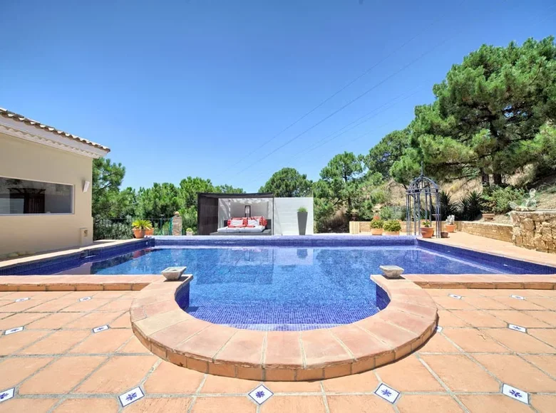 4 bedroom house 309 m² Estepona, Spain