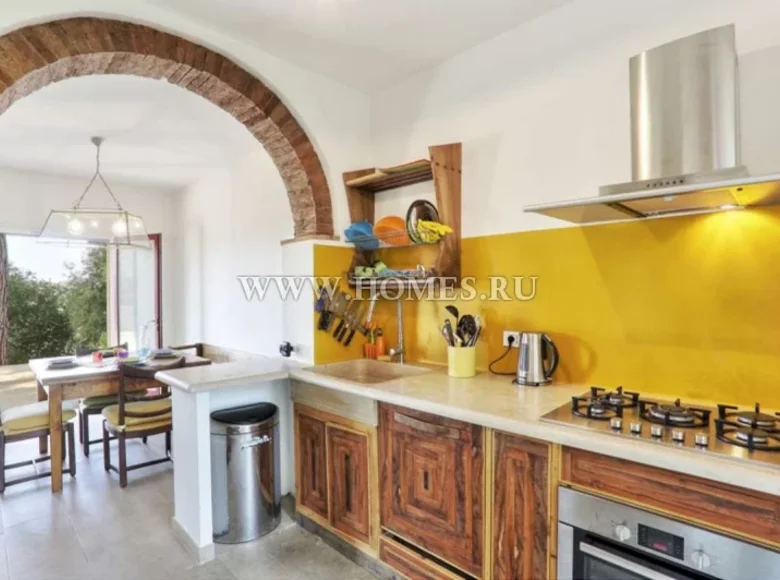 5 bedroom villa 225 m² Livorno, Italy