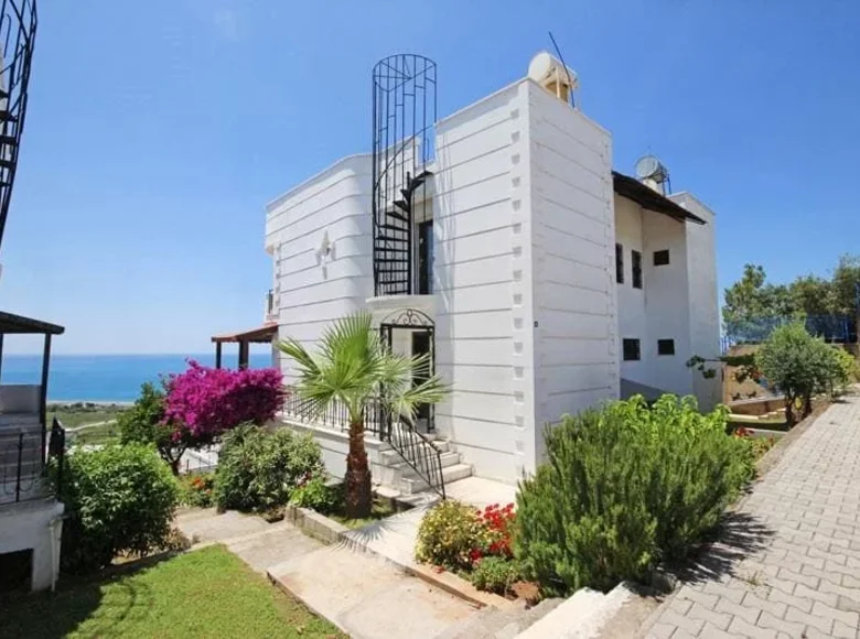 4-Schlafzimmer-Villa 220 m² Alanya, Türkei
