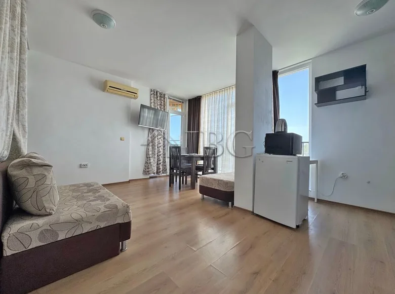 Mieszkanie 2 pokoi 65 m² Nesebyr, Bułgaria