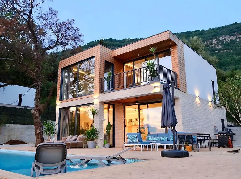 Villa de 4 habitaciones 176 m² Tivat, Montenegro