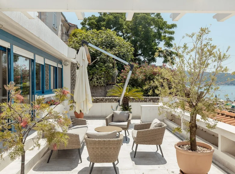 3 bedroom apartment 244 m² Igalo, Montenegro
