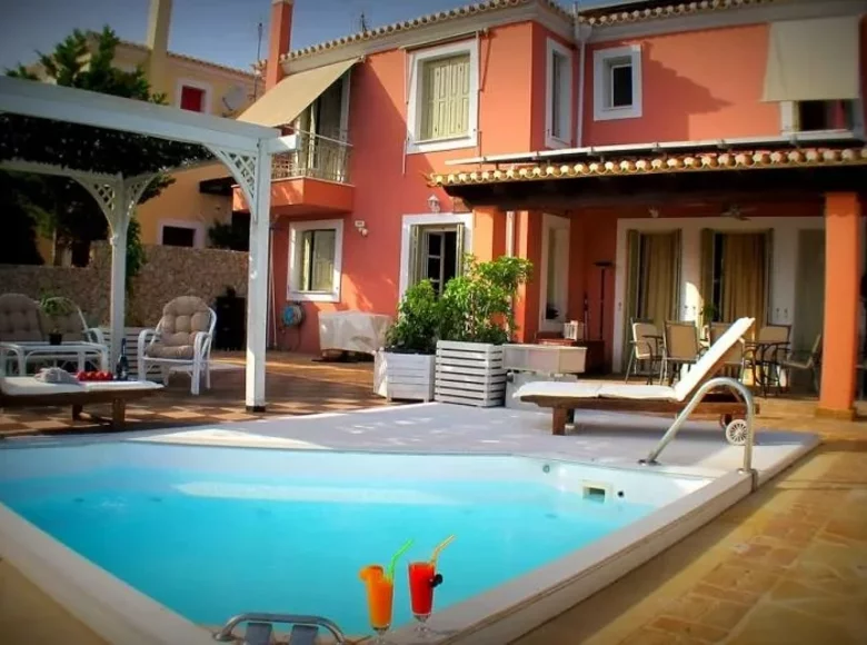 Villa de 4 habitaciones 306 m² Peloponnese Region, Grecia
