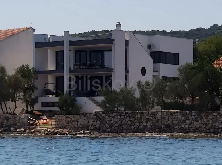 6 room villa 300 m² Tkon, Croatia