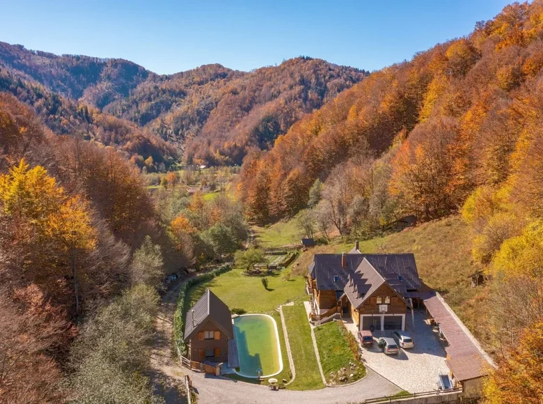 Villa 8 bedrooms 550 m² Opasanica, Montenegro