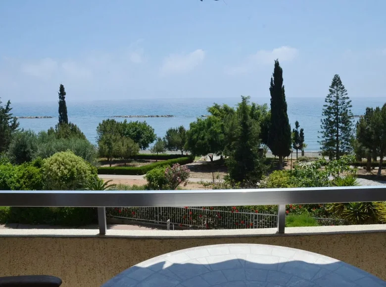 Mieszkanie 4 pokoi 210 m² Społeczność St. Tychon, Cyprus