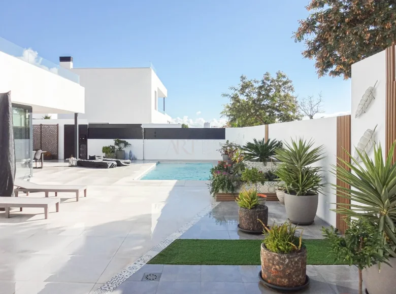 4 bedroom Villa 260 m² Finestrat, Spain