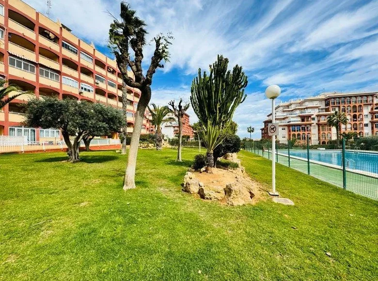 2 bedroom apartment 65 m² Torrevieja, Spain