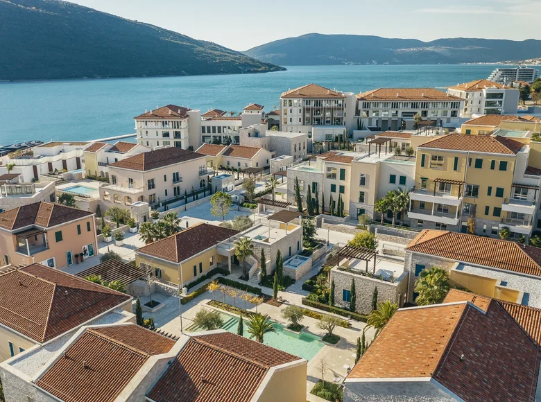 Mieszkanie 4 pokoi 275 m² Kumbor, Czarnogóra