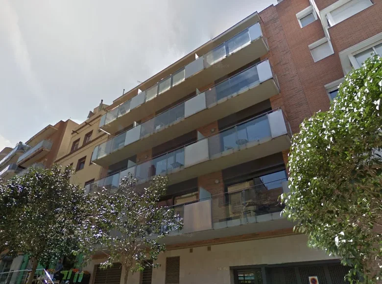 Revenue house 1 337 m² in Barcelona, Spain