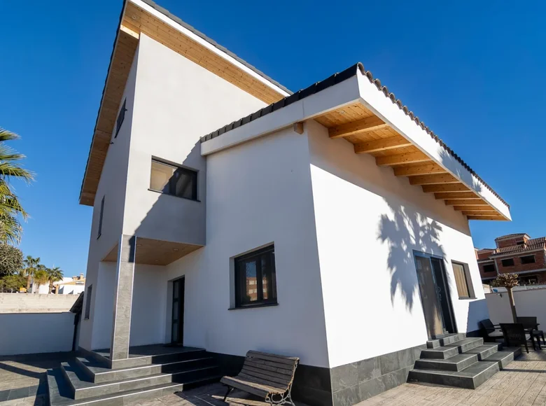 4 bedroom Villa 190 m² l Alfas del Pi, Spain