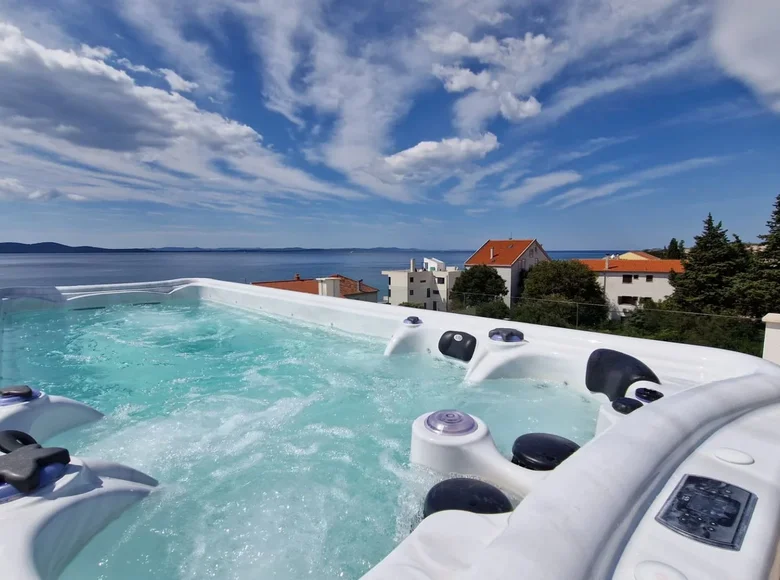 Mieszkanie 3 pokoi 130 m² Grad Zadar, Chorwacja