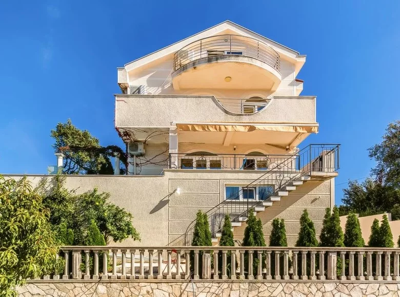 4 bedroom Villa 300 m² Budva, Montenegro