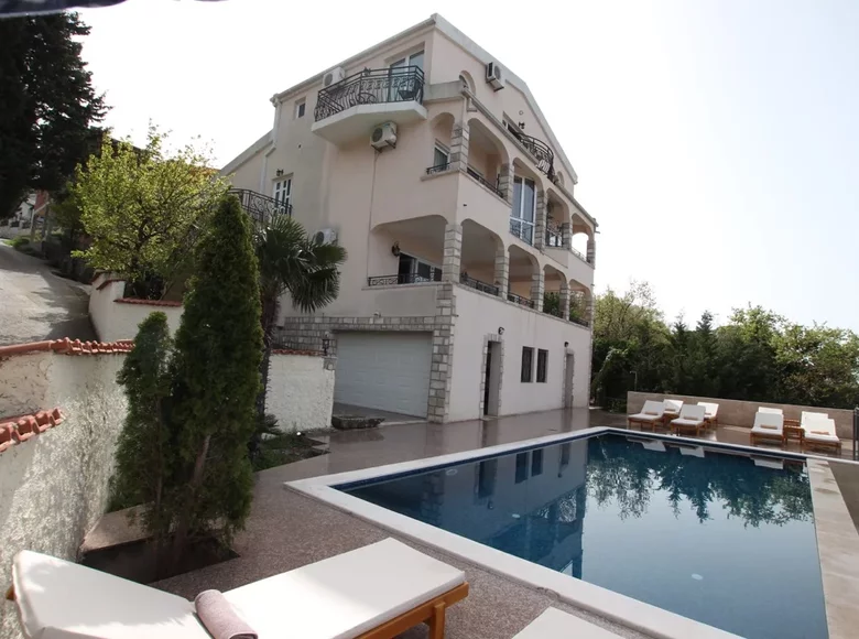 House 10 bedrooms 586 m² Sutomore, Montenegro