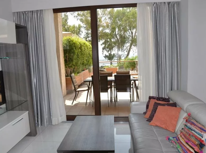 Mieszkanie 3 pokoi 160 m² Limassol District, Cyprus