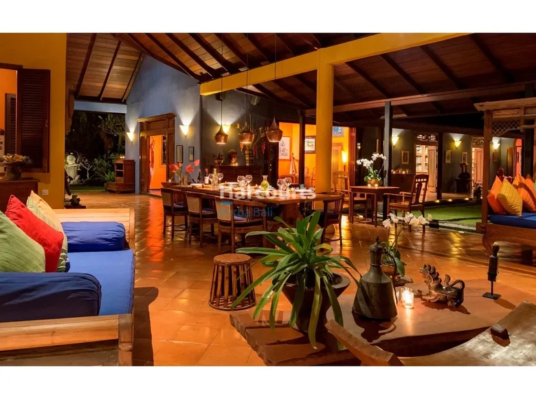 4-Schlafzimmer-Villa 450 m² Cepaka, Indonesien