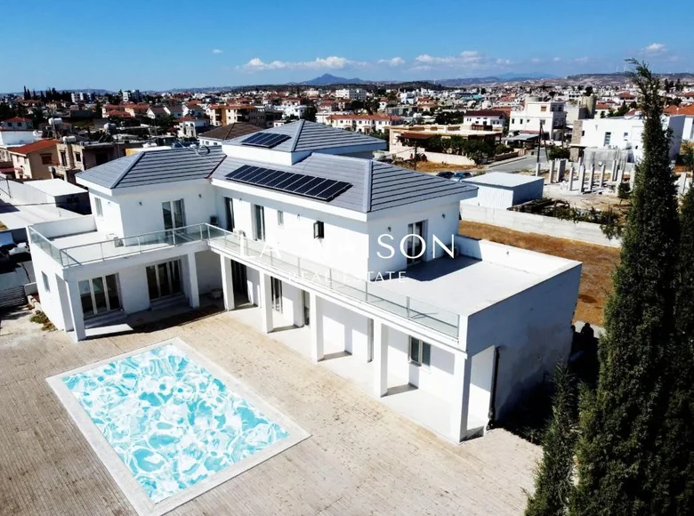 4 bedroom house 311 m² Aradhippou, Cyprus