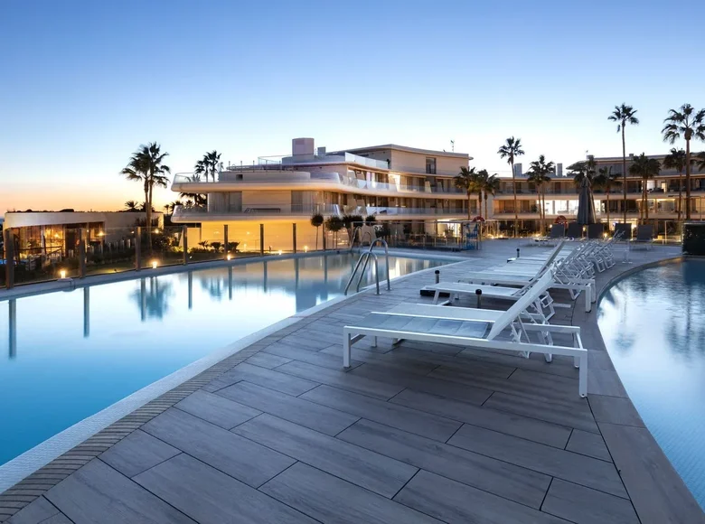 2 bedroom apartment 115 m² Estepona, Spain