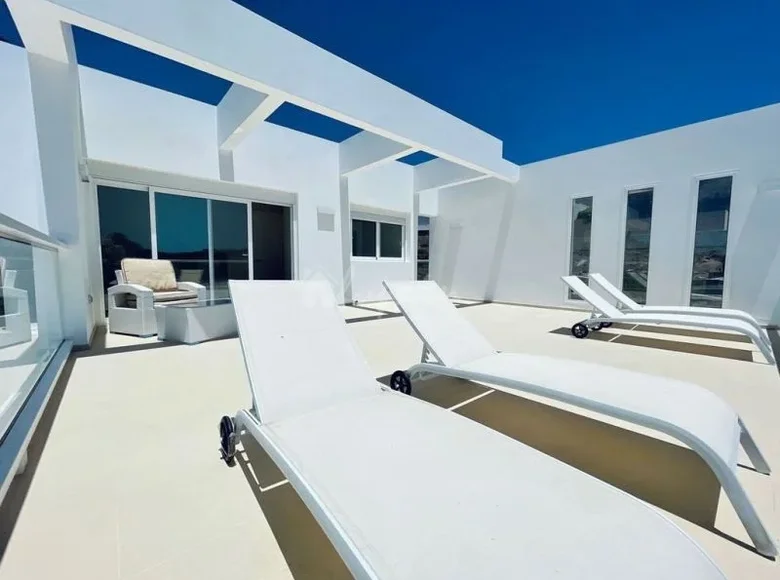 3 bedroom apartment 330 m² Miraverde, Spain