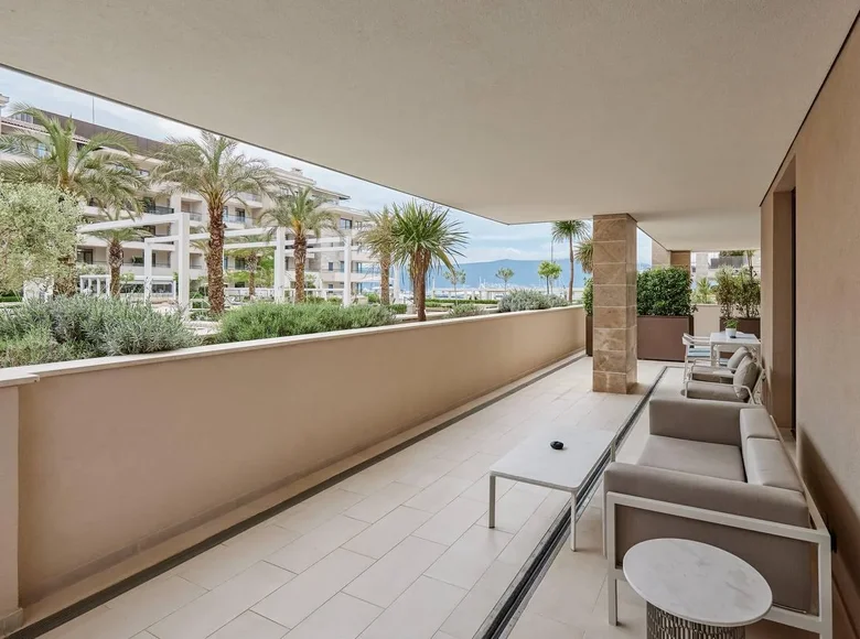 Mieszkanie 4 pokoi 193 m² Tivat, Czarnogóra