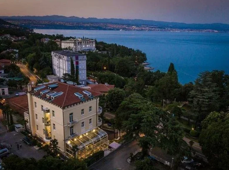 Hotel 1 300 m² in Lovran, Croatia