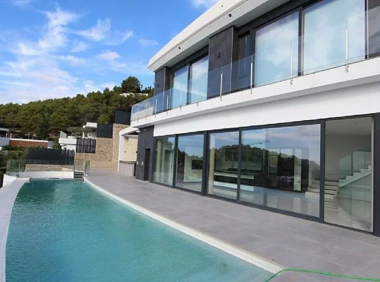 4 bedroom Villa 530 m² Calp, Spain