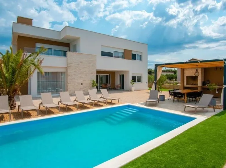 5 bedroom villa 270 m² Karlobag, Croatia