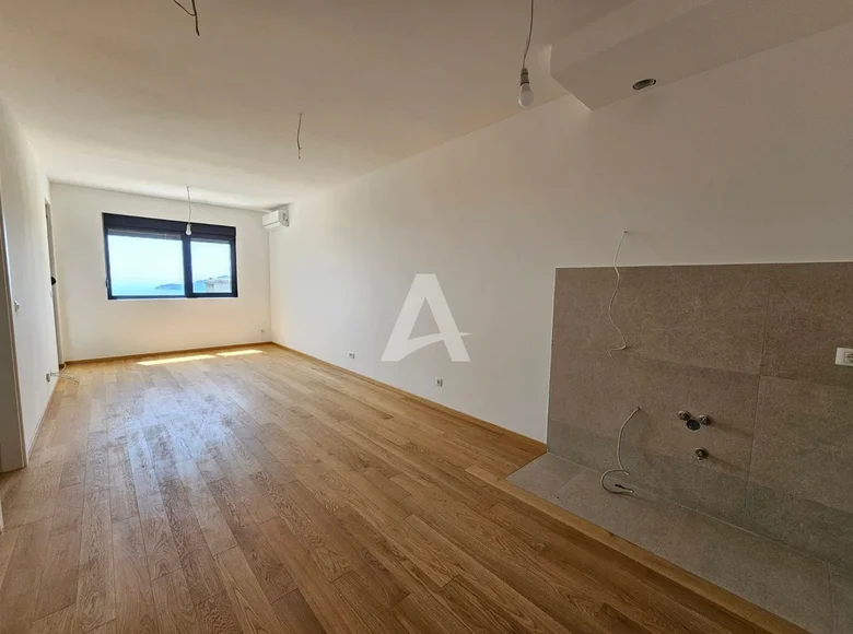 Mieszkanie 2 pokoi 75 m² Becici, Czarnogóra