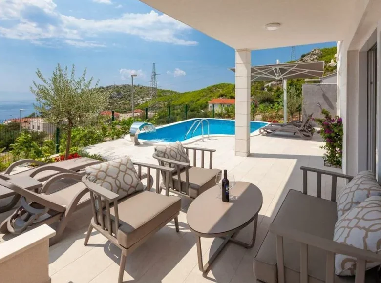 4-Schlafzimmer-Villa 300 m² Makarska, Kroatien