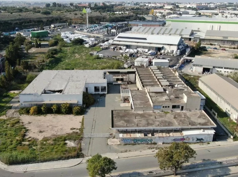 Warehouse 2 545 m² in Latsia, Cyprus