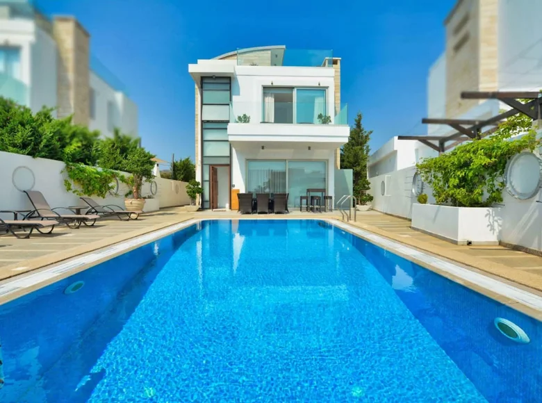 Casa 5 habitaciones 228 m² Paralimni, Chipre