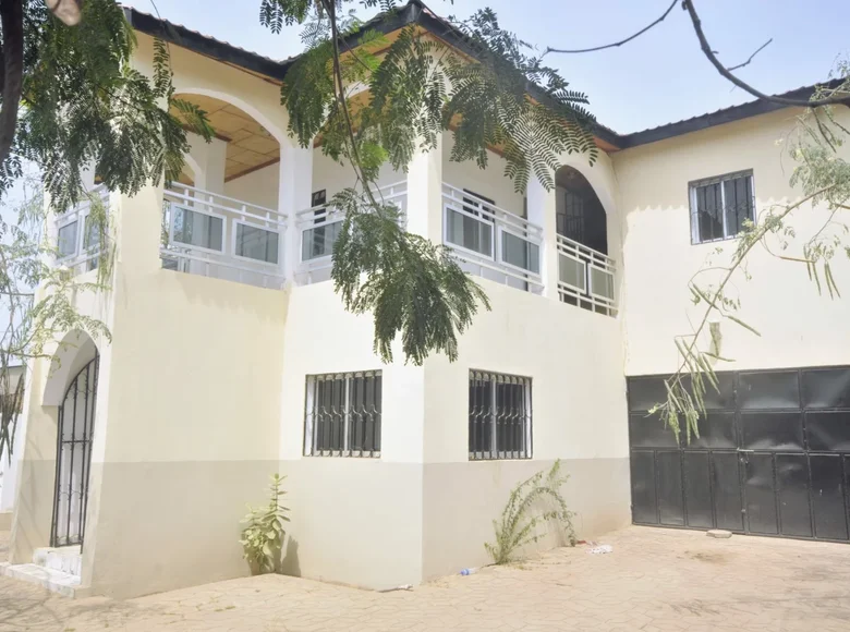 Dom 4 pokoi 504 m² Sukuta, Gambia