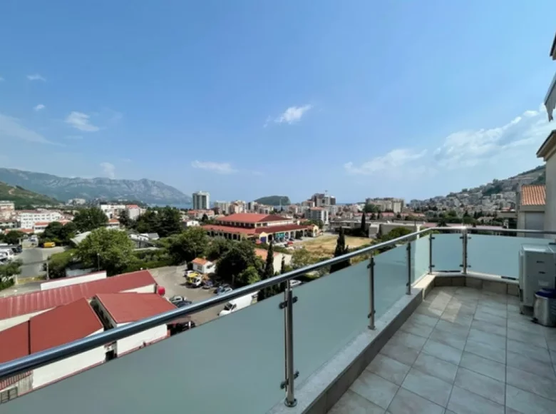 Mieszkanie 3 pokoi 179 m² Budva, Czarnogóra