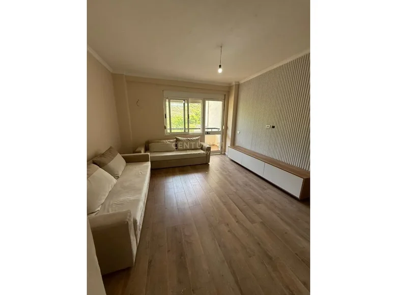 Mieszkanie 2 pokoi 73 m² Bashkia Durres, Albania