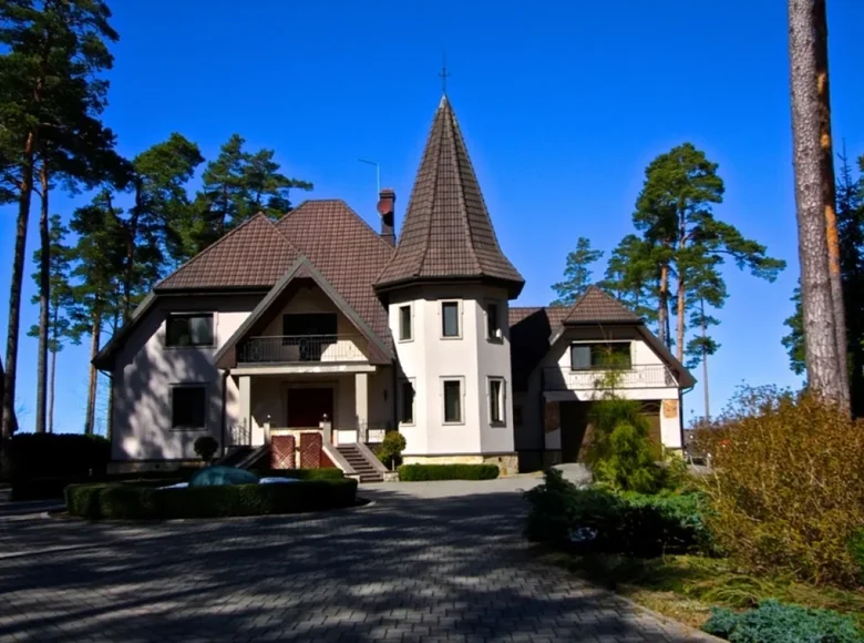 House 1 000 m² Baltezers, Latvia