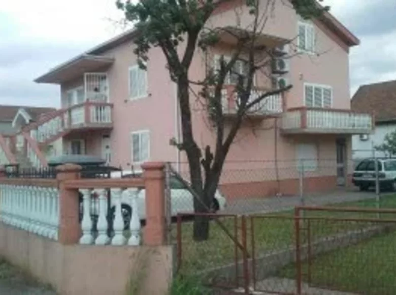 Дом 9 спален 330 м² Подгорица, Черногория