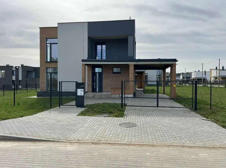 House 200 m² Smalyavichy, Belarus