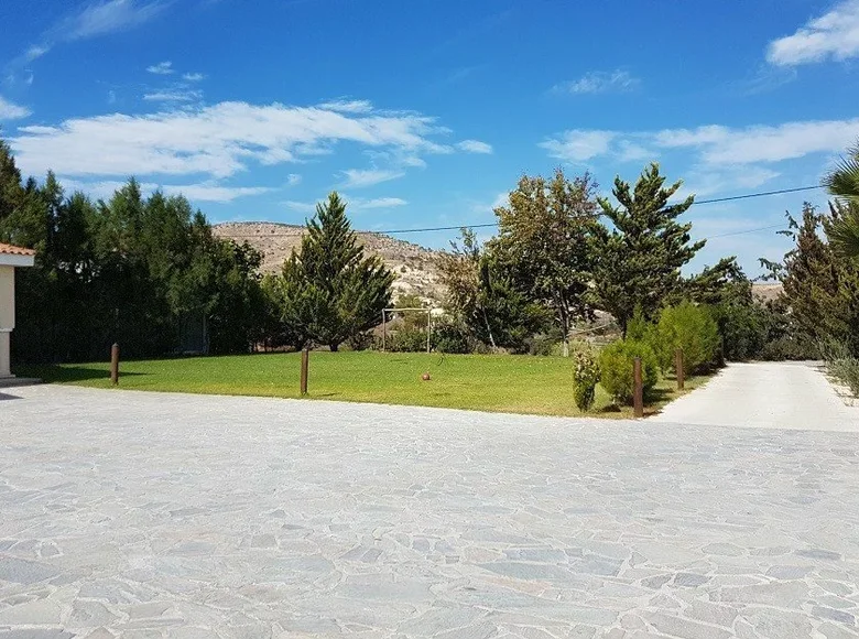 Sklep 464 m² Mitsero, Cyprus