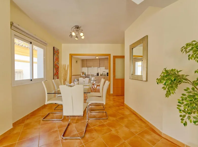 Mieszkanie 3 pokoi 140 m² Marbella, Hiszpania